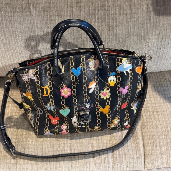 Dooney & Bourke Disney 11 x 13 character satchel with detachable strap black - Picture 10 of 12